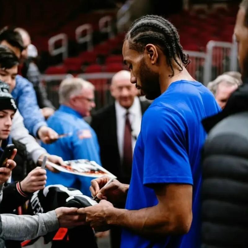 曼联拒放齐尔克泽，罗马米兰冬窗计划受挫（曼联叫停齐尔克泽转会，罗马与米兰冬窗引援受挫）