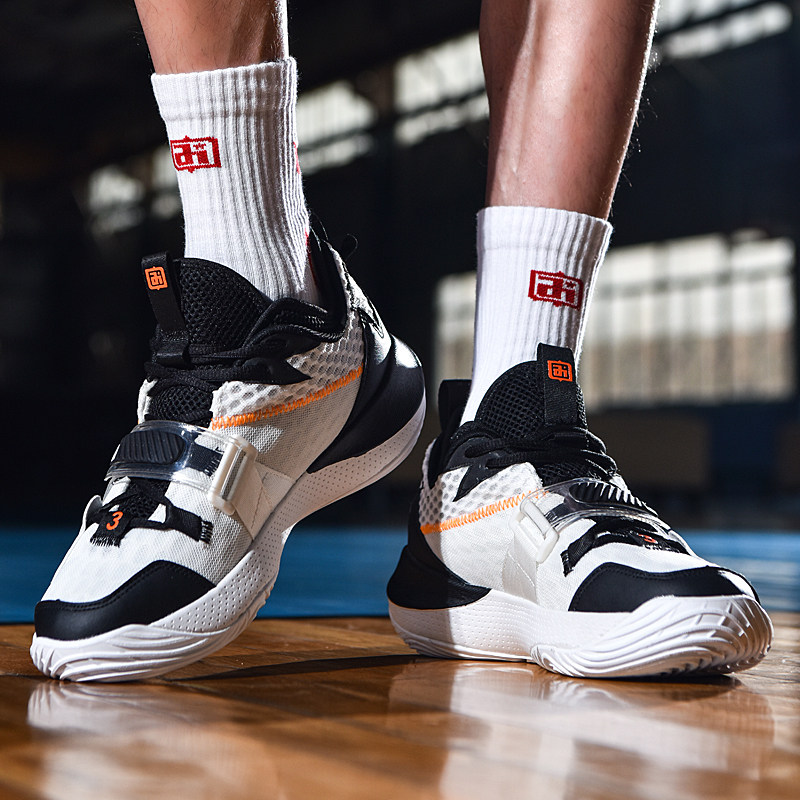 哈斯勒姆：首节后热火活力对抗都不如魔术，更衣室肯定很失望（哈斯勒姆：第二节起热火能量和对抗都落后于魔术，更衣室难免失望）