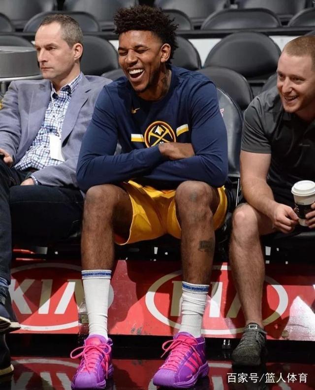 红牛集团CEO：克洛普现在无意重返教练席，他热爱现在的工作（红牛集团CEO：克洛普暂不打算重返执教岗位，正享受当下的工作）