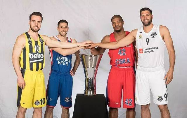 前意甲裁判谈DV9点球被吹：他和防守球员互有拉扯，都不犯规（前意甲裁判谈DV9争议点球：与后卫互相拉扯，均无犯规）