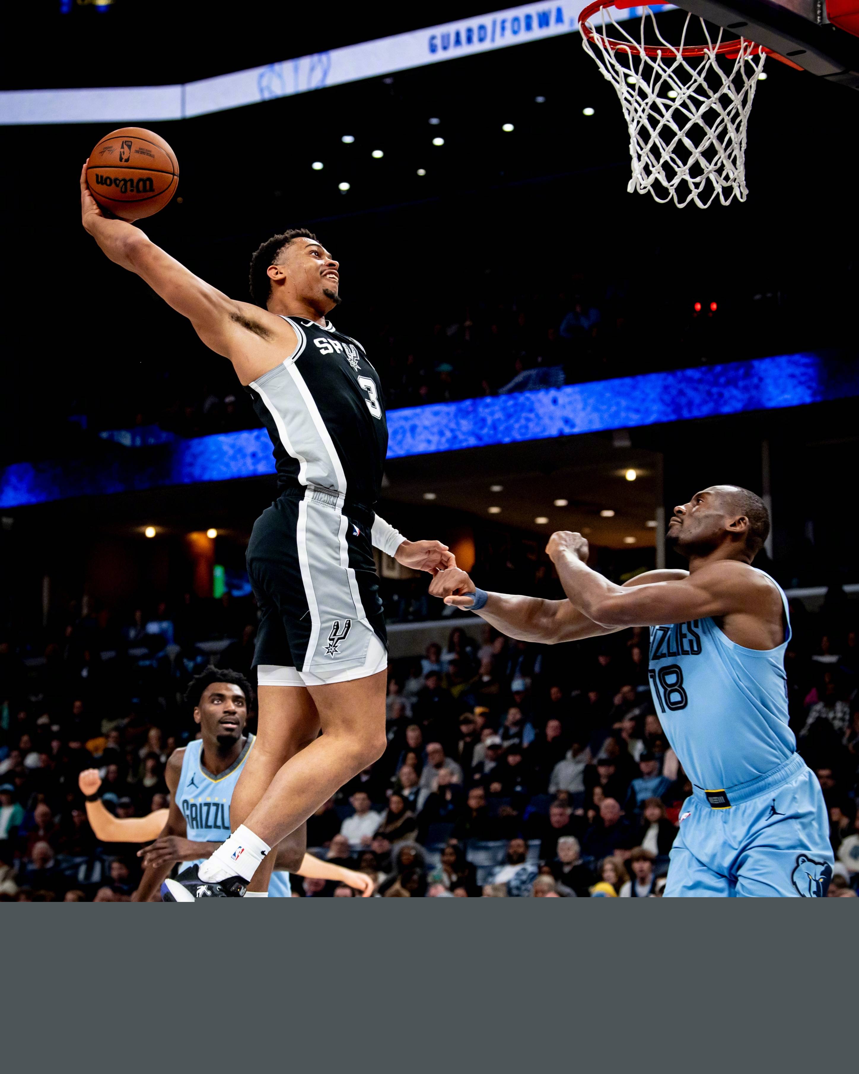 千年鱼腩要翻身！1转变6年首现 菜鸟中锋2特质胜过玻璃状元（弱旅迎逆袭！六年首现关键转变，新秀中锋两大特质力压玻璃状元）