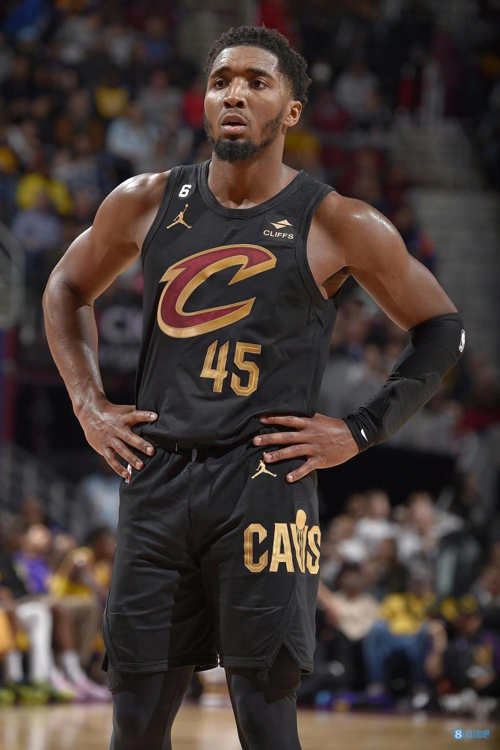 维埃里：现在拿皮奥和其他人比较毫无意义，应该让他安心踢球（维埃里：别再拿皮奥跟他人对比了，让他专心踢球才是正道）