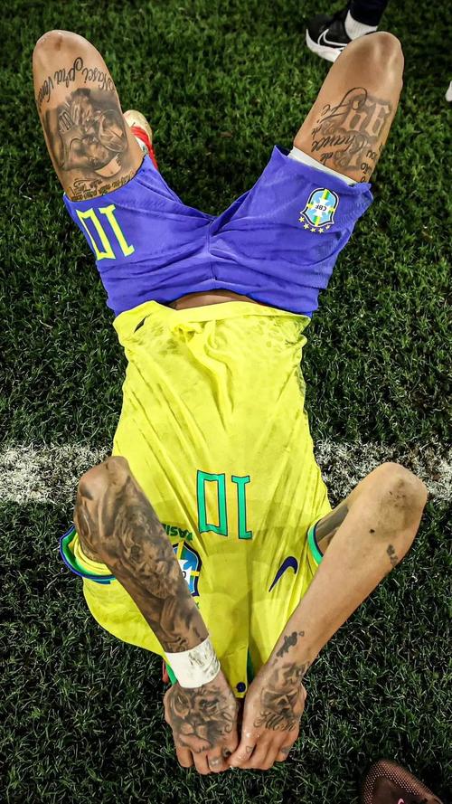 韦世豪：最后那个点球确实太牵强了；换个发型换个心情（韦世豪：末尾那次点球判罚过于牵强；换发型也换心情）